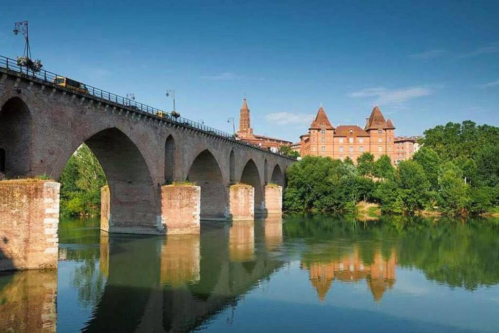 Le Theatre, Coeur De Ville Montauban Exterior photo